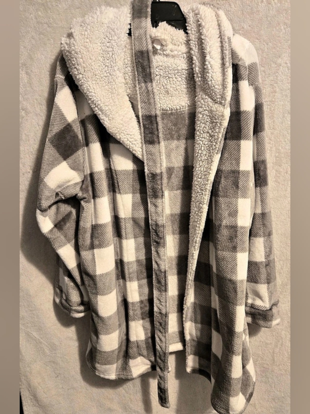 XL Gray White Checkered Sherpa Robe